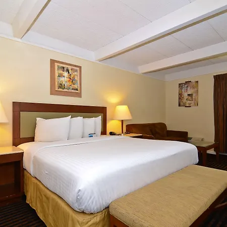 Lexington Inn & Suites-Elgin