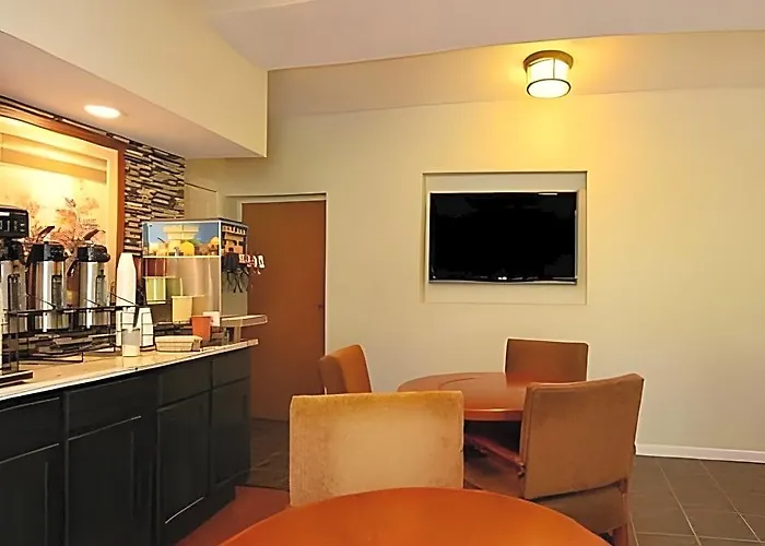 Lexington & Suites-elgin