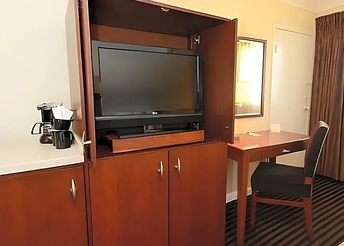 Lexington & Suites-elgin Motel 2*