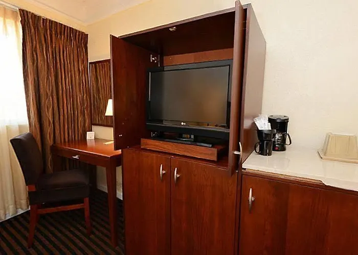 Lexington & Suites-elgin Motel
