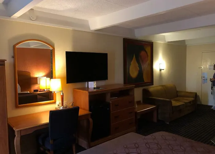 Lexington & Suites-elgin Motel Elgin
